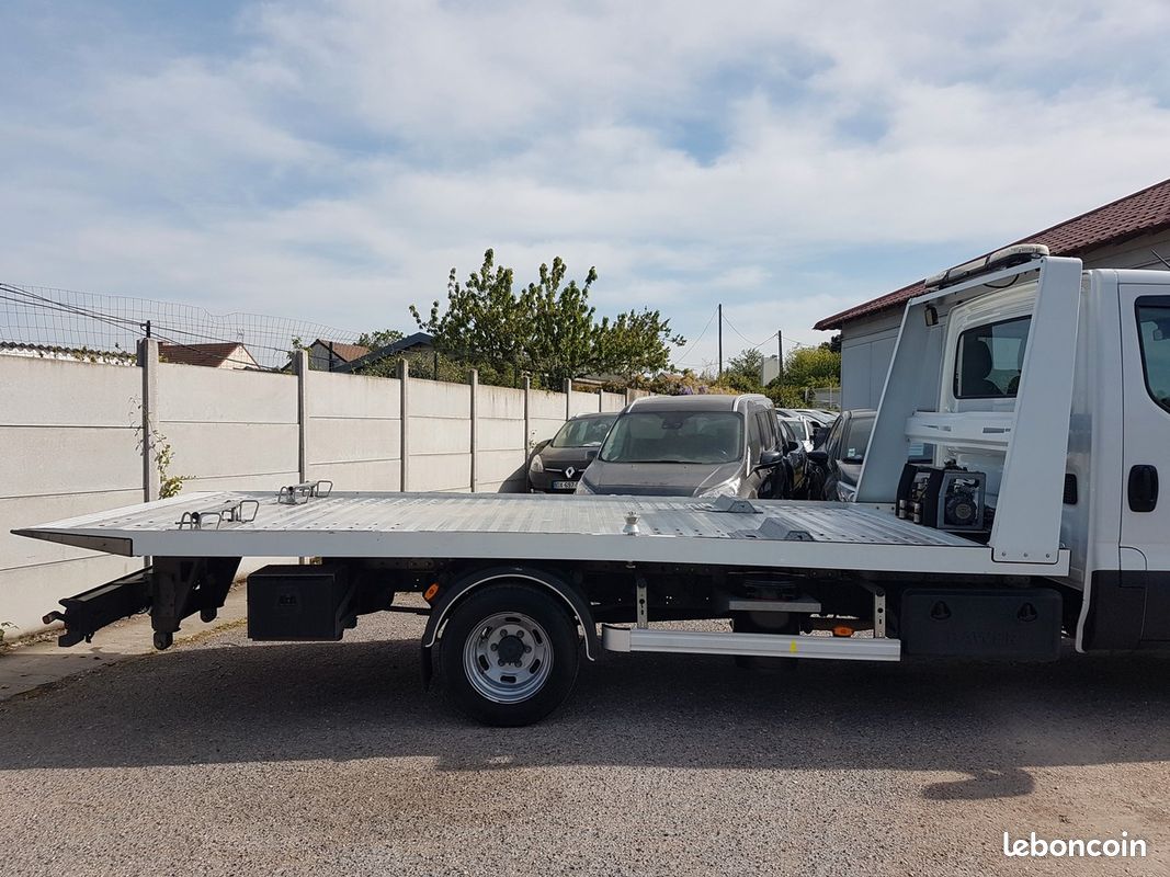 Iveco Daily V (2) 35C18 3.0 HPI 180 3T5 BVM6 Dépanneuse Porte Voiture Plateau Coulissant 131.002 Km (image 20)
