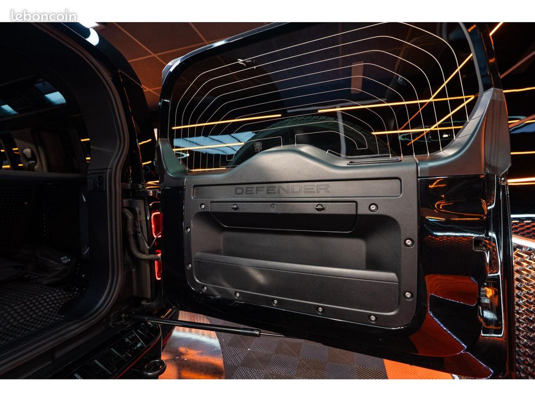 LAND ROVER DEFENDER 110 P300e X-DYNAMIC SE (image 20)