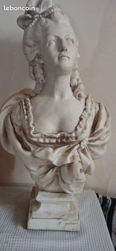 Buste de Marie-Antoinette en biscuit - Collection