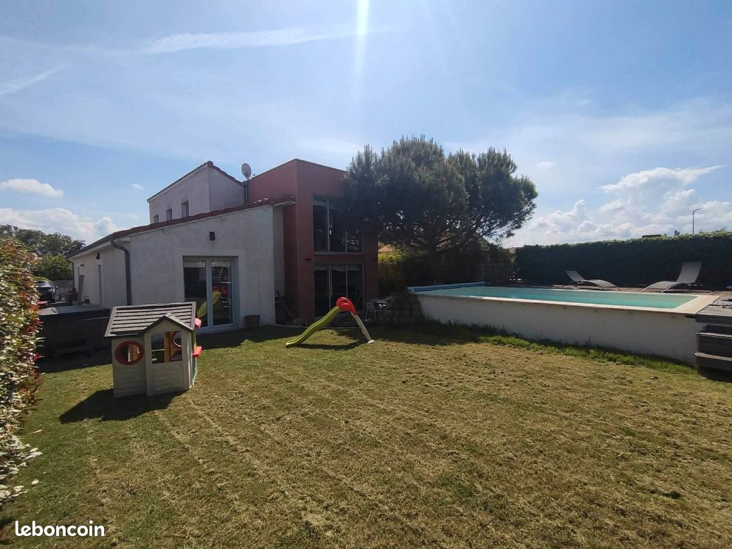 Maison 7 pièces 164 m² · à Pont-du-Château · 164 m² · 380 000 €