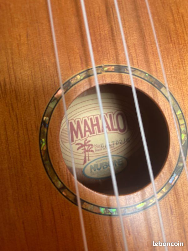 Ukulele + accessoires (image 2)