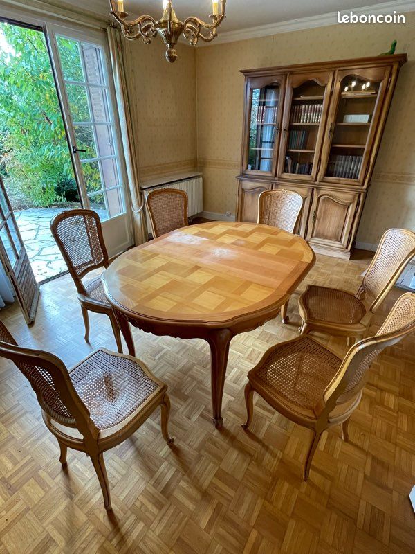 Table en bois + 6 chaises cannées – style vintage – 50 (image 1)