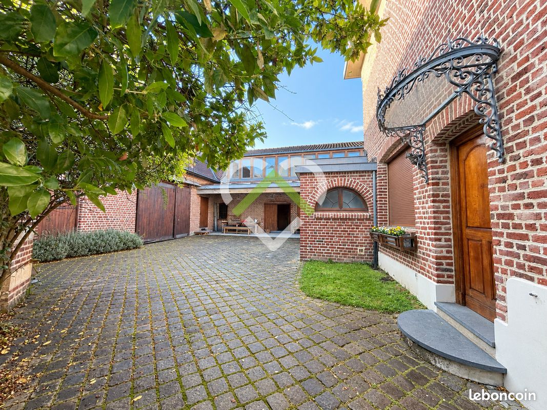 Maison 8 pièces 400 m² · à Wasquehal · 400 m² · 795 000 €