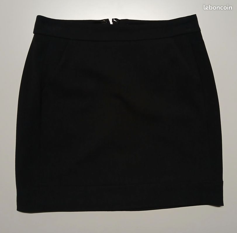 Jupe de qualité CAMAÏEU, droite, courte et doublée (T 40) Vêtements