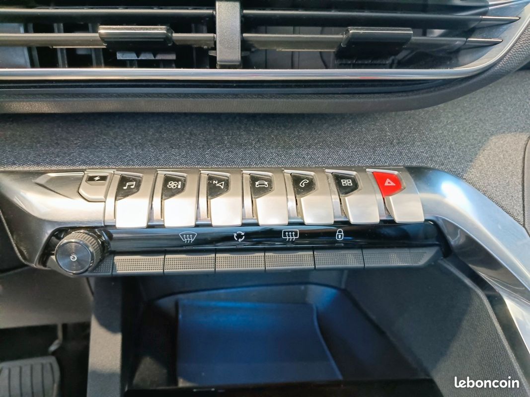 PEUGEOT 3008 Hybrid 225 e-EAT8 Allure Pack (image 12)