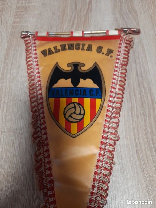 Petit Fanion Vintage Valencia CF – Ancien Drapeau Club De Foot Espagnol