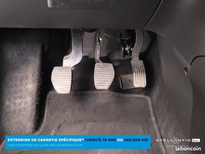 Citroën C3 BlueHDi 100 S&S BVM6 Shine Pack (image 20)