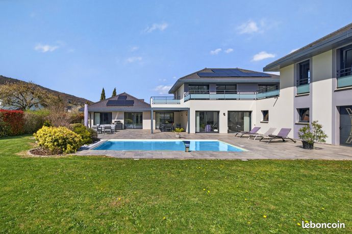 Villa 6 pièces 245 m²