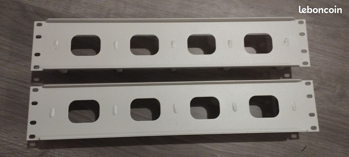 Lot de 2 Panneaux passe-fils 19" LEGRAND - 2 U - 2 axes - 0 332 45 (image 5)