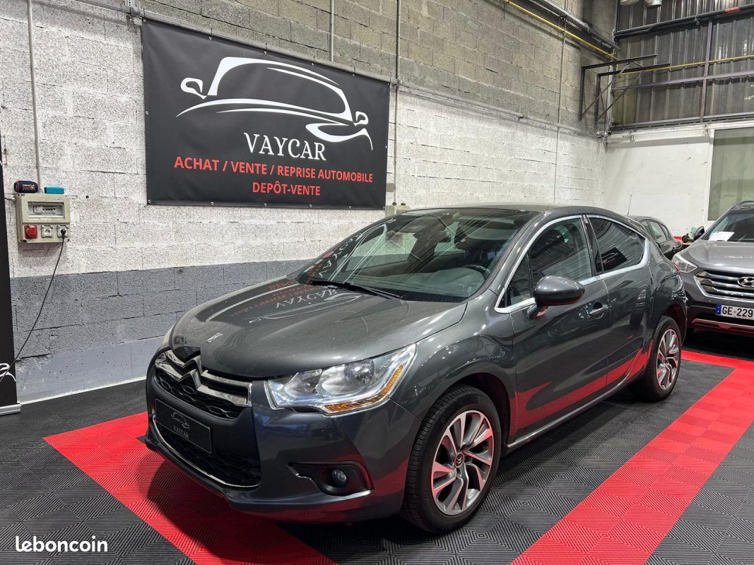 CITROEN DS4 1.6 E-HDI 110 EXECUTIVE, Garantie, 2012 (image 1)