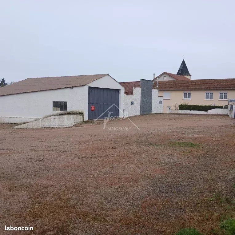 Immeuble 3122 m² Treteau