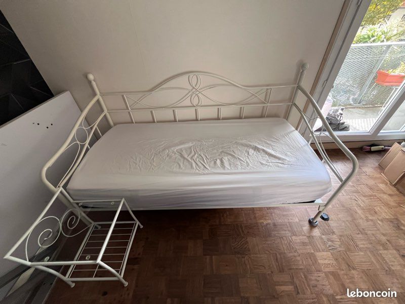 Lit avec matelas et table de chevet 90X200 (image 1)