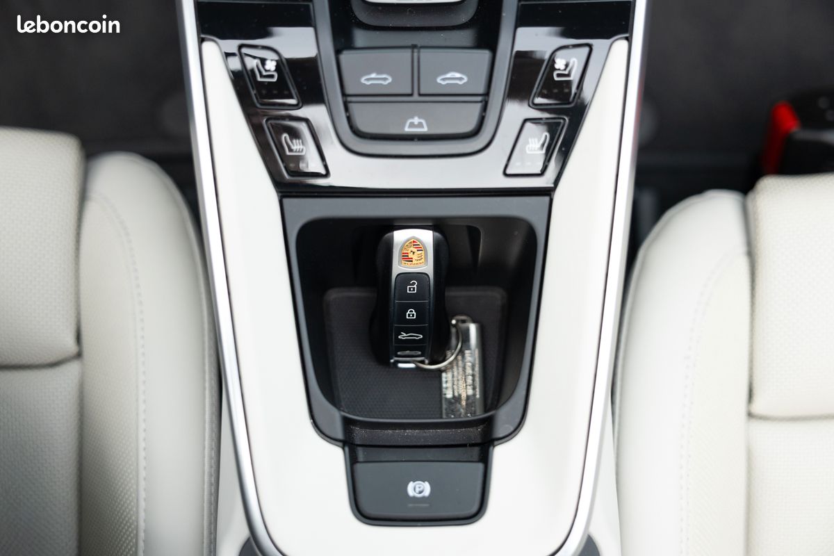 Porsche 911 992 Carrera 4S Cabriolet - LIFT Sièg vent/chauff Roues ar directrices Bose Acc - 40k options LOA ok (image 9)