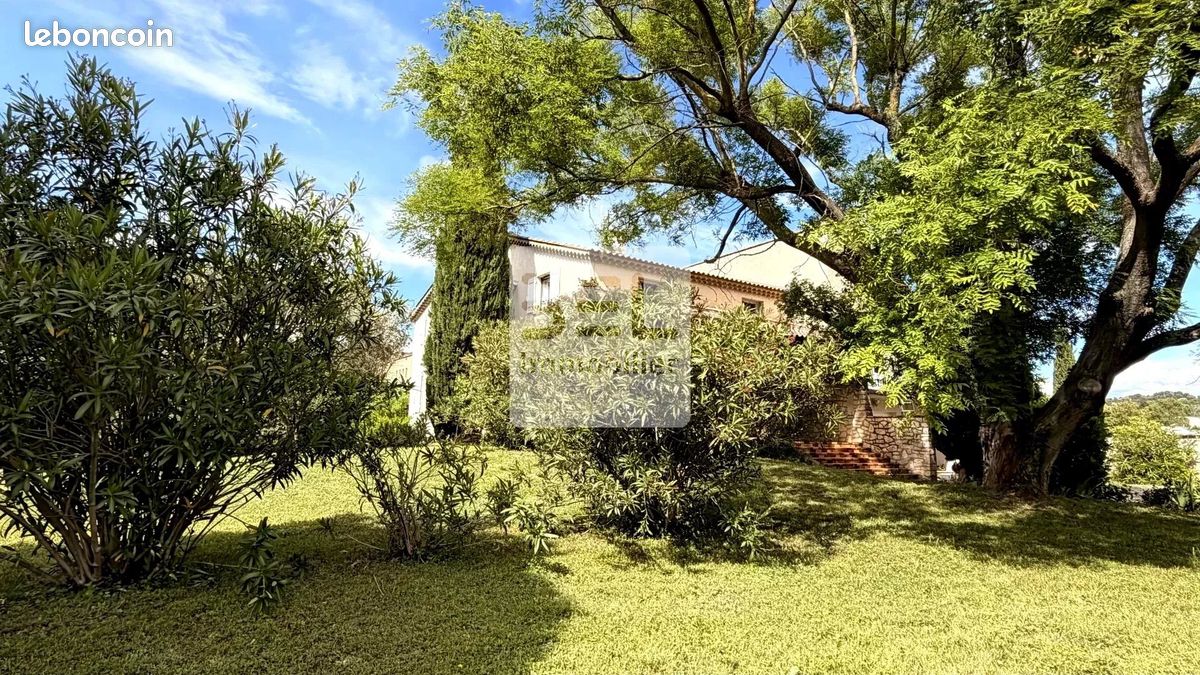 Maison 7 pièces 203 m² · à Morières-lès-Avignon · 203 m² · 447 000 €