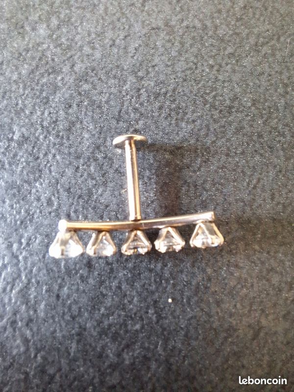 Piercing tragus (image 2)