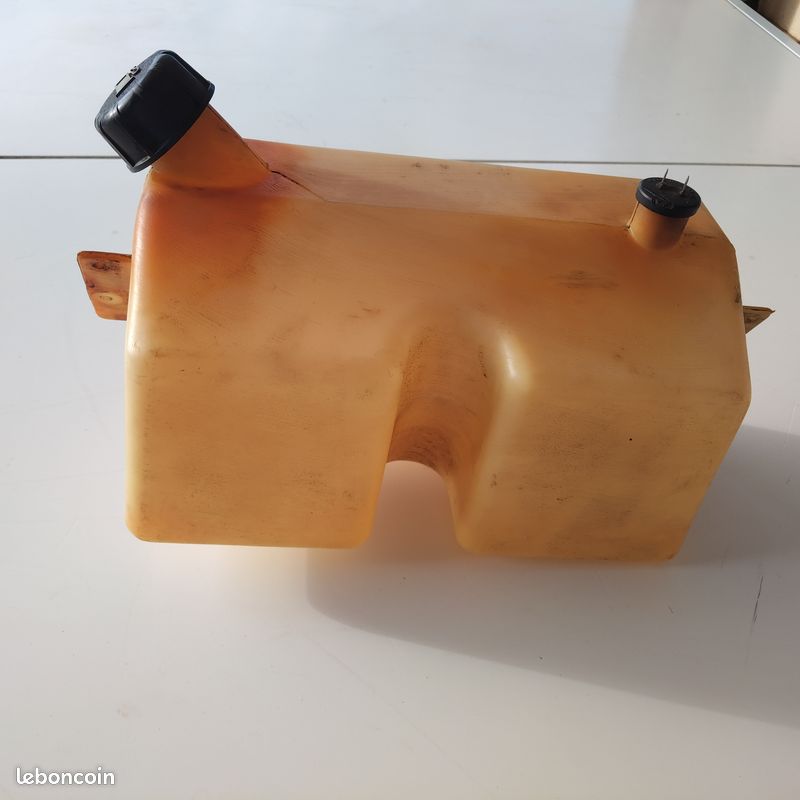 RÉSERVOIR Essence de TRACTEUR TONDEUSE HONDA (image 1)