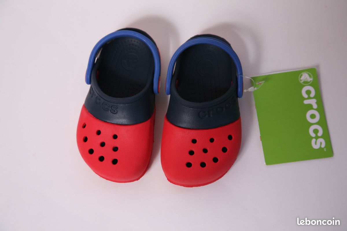 Crocs enfant P22-23 Neuf (image 1)