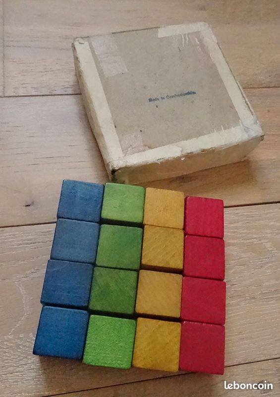 Boîte de cubes anciennes - France
