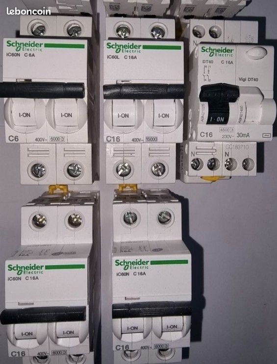 5 Disjoncteur DT40 - 16A - 3P+N - Courbe C Bloc différentiel Vigi DT40 - 30mA - Type AC Schneider Electric (image 1)