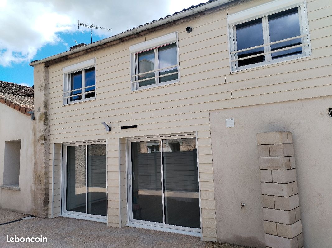 Location maison 95m2 - Ayron 86190 (image principale 0)