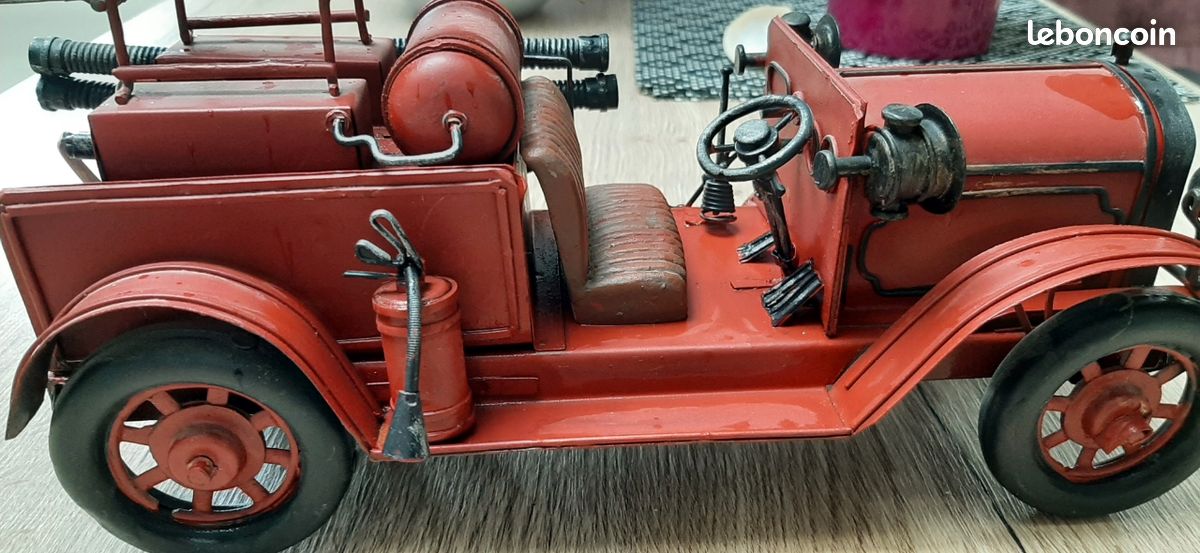 Modèle Réduit Camion De Pompier Ford Vintage 1930 - Métal - Échelle 1/24 - 29 Cm