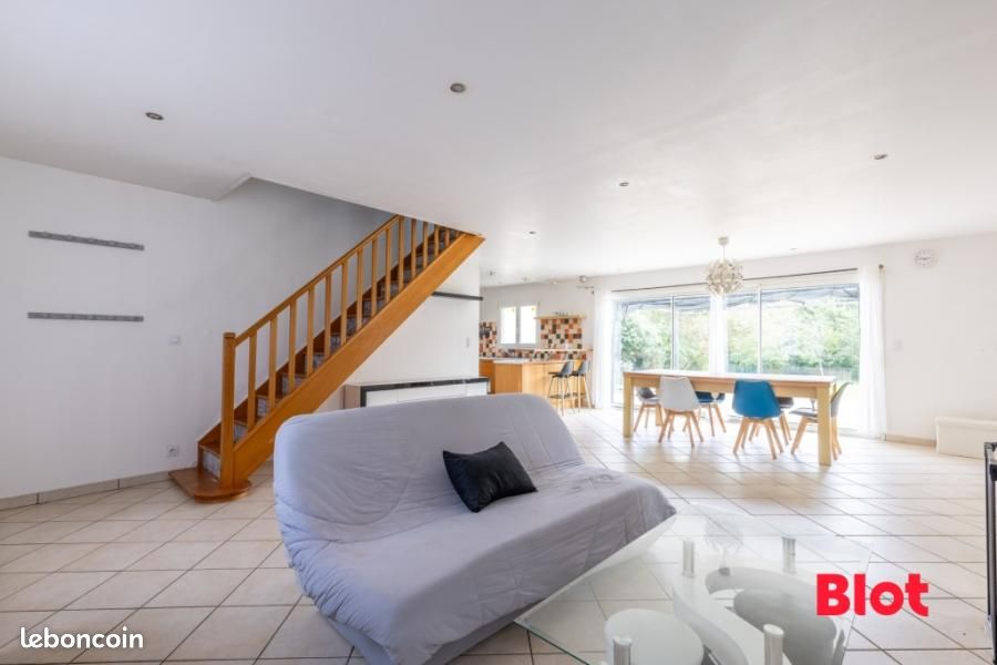 Maison 7 pièces 137 m² · à Ercé-en-Lamée · 137 m² · 273 000 €