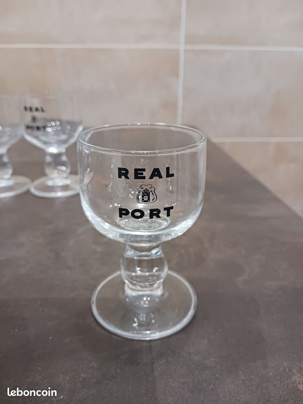Verres à port en cristal - France