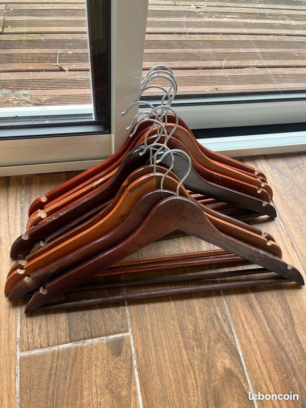 Lot de 10 cintres (image 1)