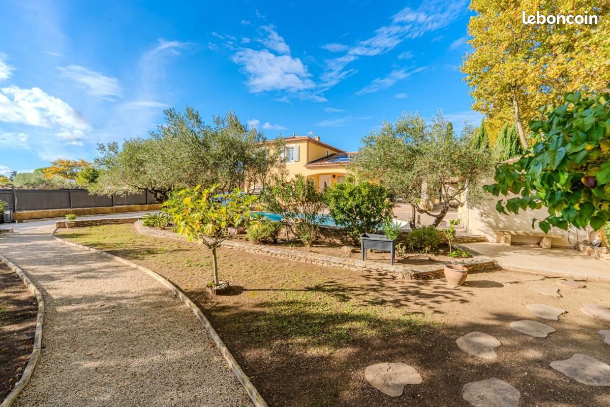 Maison 6 pièces 160 m² · à Clarensac · 160 m² · 495 000 €