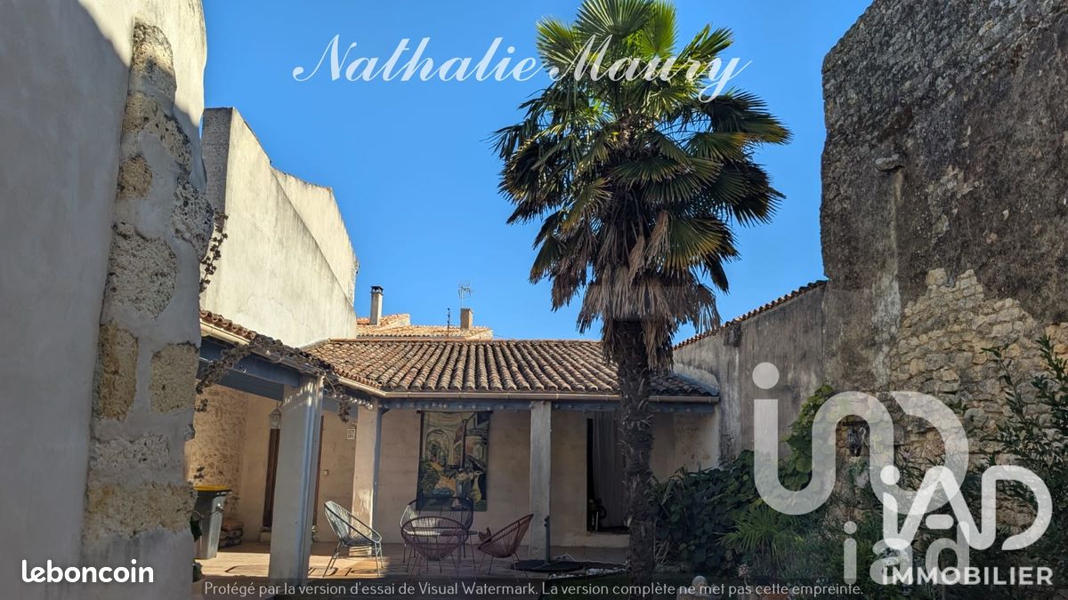 Maison 6 pièces 250 m² · au Gua · 250 m² · 420 000 €