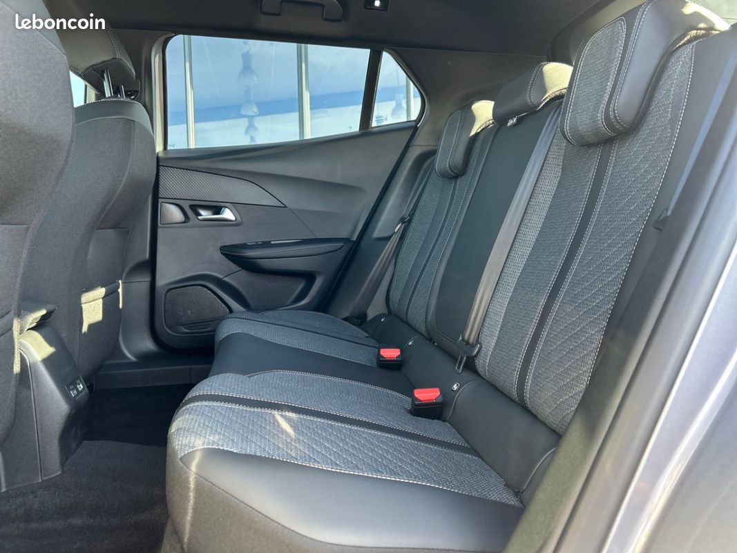Peugeot 2008 (2) 100 ch ALLURE (image 7)