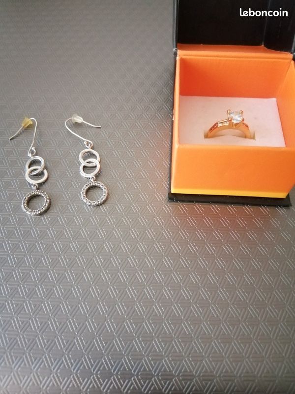 LOT DE 2 BIJOUX : bague et boucles d'oreille (image 2)