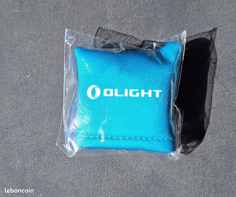 Lampe Torche Olight Mini Rouge - LED, Aluminium, Autonomie 10h+ - Neuf Scellé