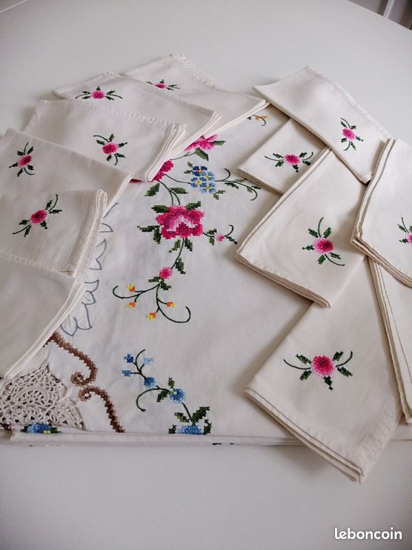 Nappe Vintage Brodée Blanche - Rectangulaire, 100% Coton/polyester - Excellent état