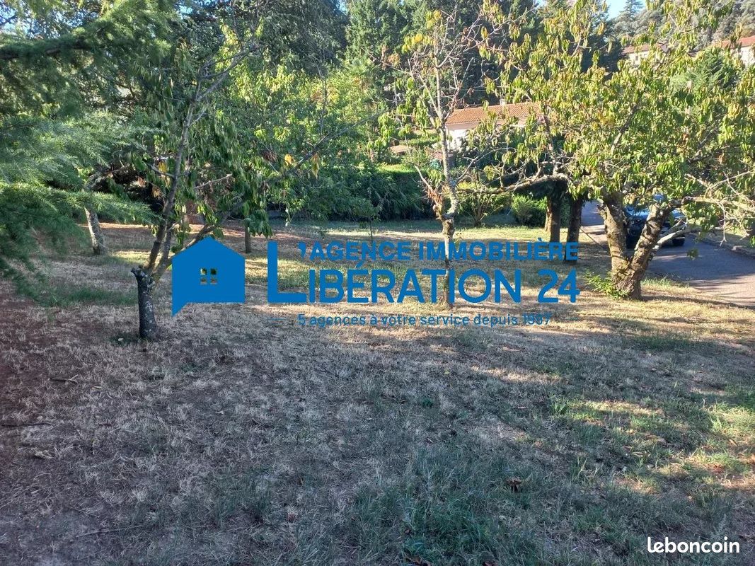 Terrain 550 m² · à Rive-de-Gier · 550 m² · 75 600 €