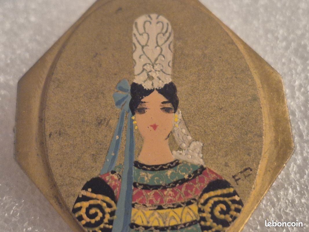 Broche Ancienne En Métal Doré - Style Art Déco - Occasion En Bon état