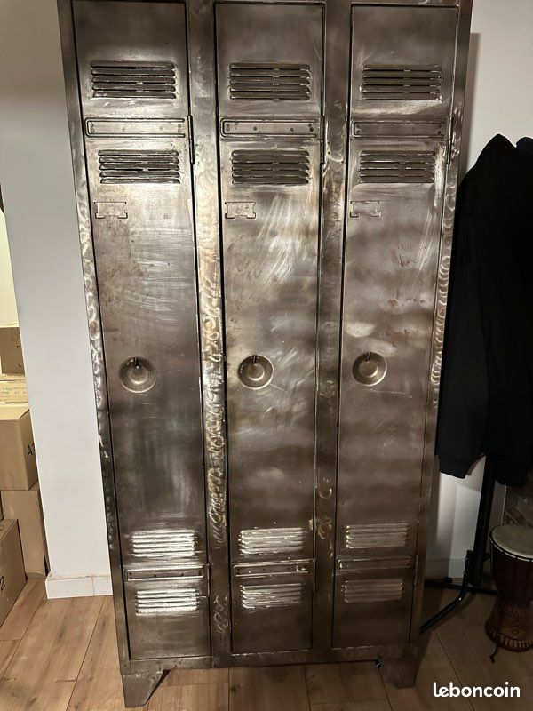 Vestiaire industriel (image 1)