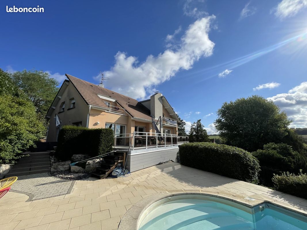 Maison 6 pièces 250 m² · à Héricourt · 250 m² · 386 000 €