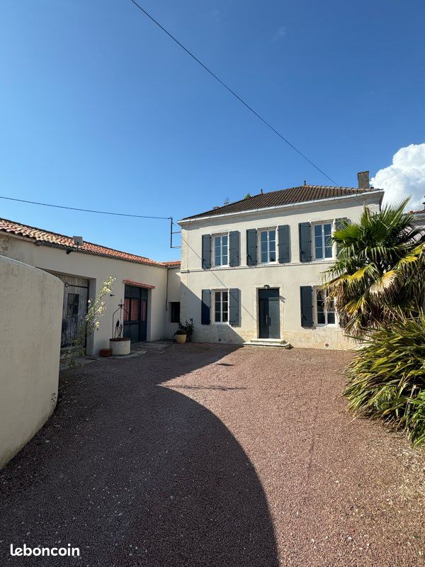 Maison 8 pièces 198 m² · à Nieul-sur-Mer · 198 m² · 1 250 000 €
