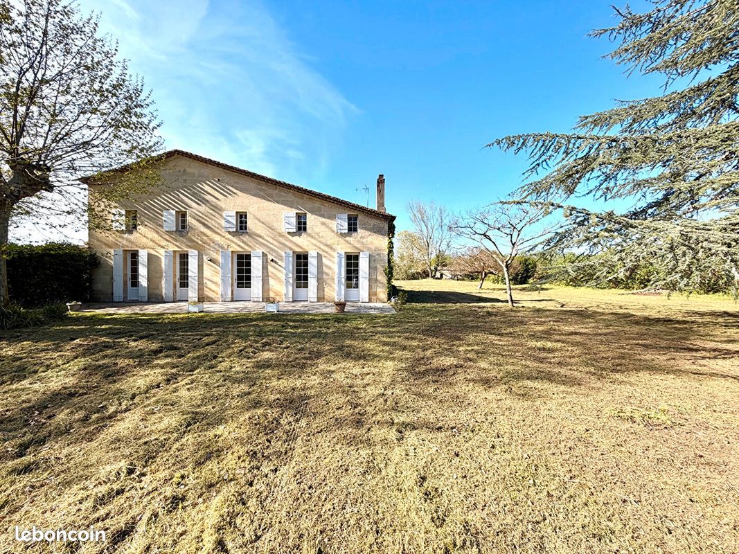 Maison 8 pièces 260 m² · à Les Artigues-de-Lussac · 260 m² · 421 000 €