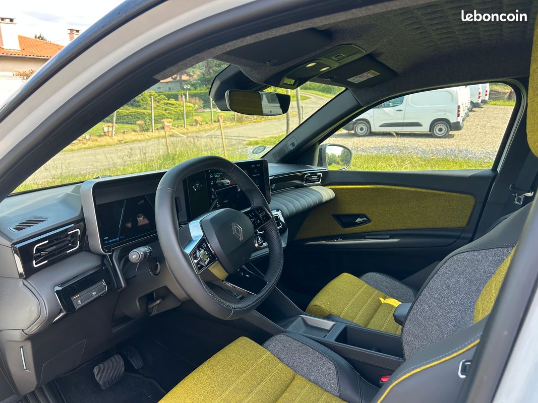 RENAULT R5 II E-TECH 150cv 52 KWH ICONIC CINQ CONFORT 11/2024 1ERE MAIN 5300Kms 27900 EUROS (image 4)