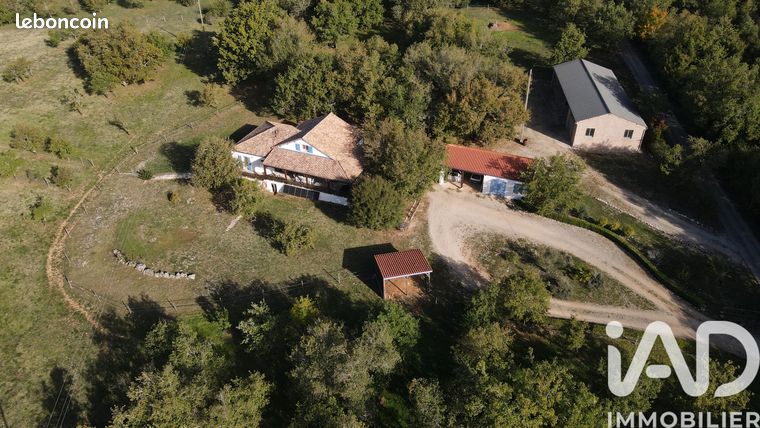 Propriété 5 pièces 136 m²