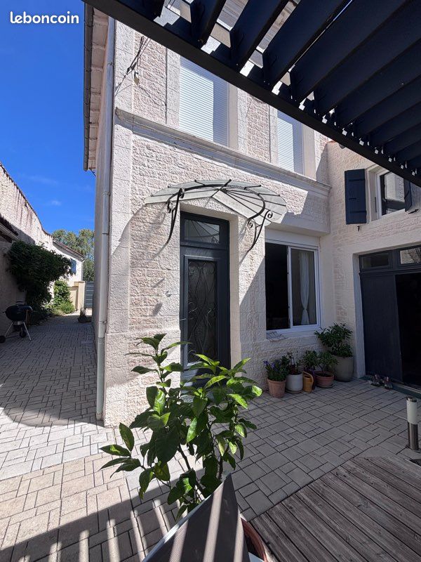 Maison 7 pièces 200 m² · à Mortagne-sur-Gironde · 200 m² · 284 000 €