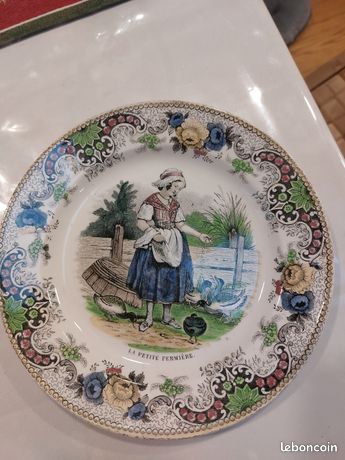 Ancienne Dinette Assiettes Creil & Montereau Decor De Fleur Polychrome