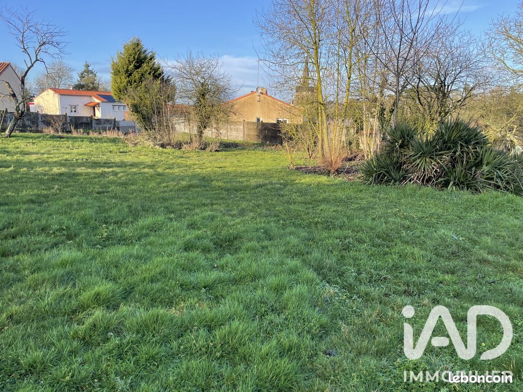 Terrain 1400 m² · à Lys-Haut-Layon · 1 400 m² · 44 000 €