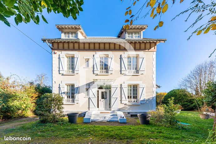 Maison 8 pièces 222 m²
