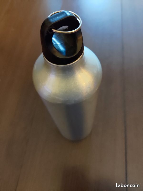 Gourde en aluminium (image 1)