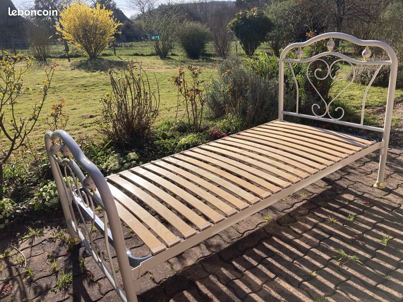 Lit acier BUT 1 personne et matelas 90/140 (image 1)