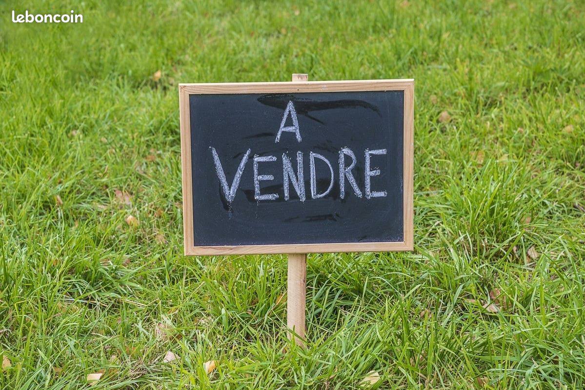 Terrain 1118 m² · à Charentilly · 157 000 €
