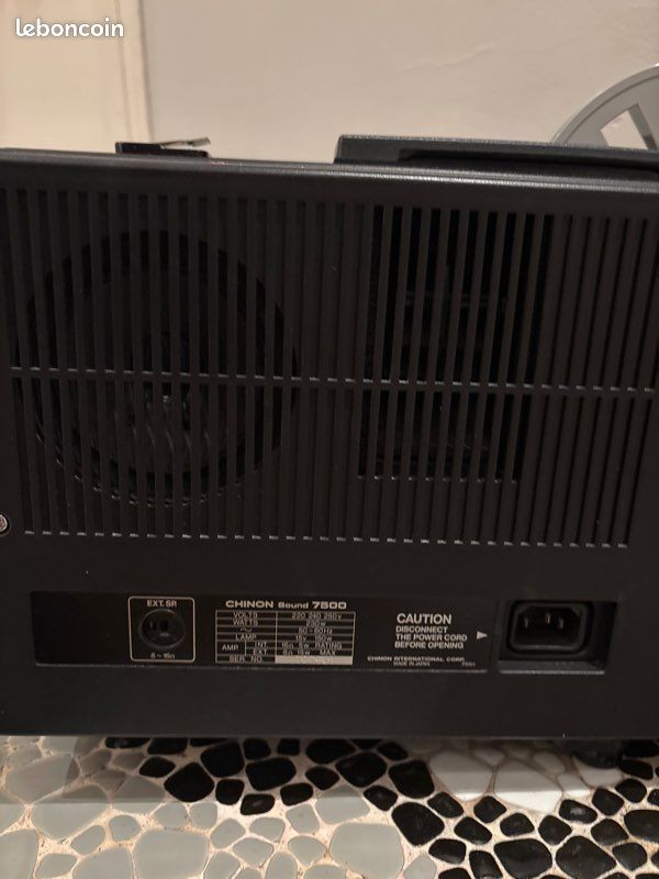 PROJECTEUR CHINON SYNCHRO SOUND DUAL 8_8 mm_ C-200 SP dans sa